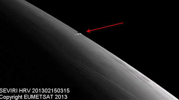 Meteorit zaznamenala i meteorologick sonda EUMETSAT Na zbru je patrn stopa po vletu do atmosfry