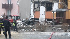 Hasiči stojí před ruinou domu ve Frenštátě pod Radhoštěm, kde explodoval plyn. Hasiči stojí před ruinou domu ve Frenštátě pod Radhoštěm, kde explodoval plyn.