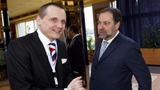 Nově zvolený předsseda Věcí veřejných Vít Bárta s čestným předsedou strany Nově zvolený předsseda Věcí veřejných Vít Bárta s čestným předsedou strany