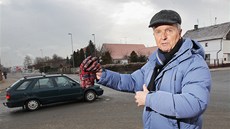 Starosta Křimic Petr Otásek u křižovatky na hlavním tahu z Plzně do Stříbra. Starosta Křimic Petr Otásek u křižovatky na hlavním tahu z Plzně do Stříbra.