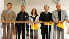 Pětice poslanců zvolených za Karlovarský kraj: (zleva) Jan Bureš (ODS), Rudolf Pětice poslanců zvolených za Karlovarský kraj: (zleva) Jan Bureš (ODS), Rudolf
