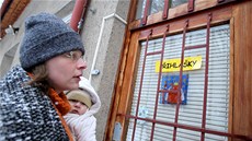 Redaktorka MF DNES Jana Ustohalová se pokusila zapsat svoji tříletou dceru do Redaktorka MF DNES Jana Ustohalová se pokusila zapsat svoji tříletou dceru do