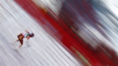 Dustin Cook z Kanady na trati obího slalomu bhem MS v rakouském Schladmingu.