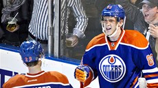 Eric Belanger a Ale Hemský se radují z trefy Edmontonu Oilers.