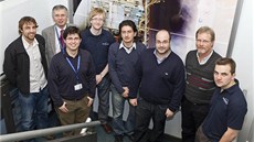 Tým pracující na projektu satelitu Strand-1