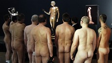 Návštěvníci výstavy Nackte Männer (Nazí muži) ve vídeňském Leopoldově muzeu Návštěvníci výstavy Nackte Männer (Nazí muži) ve vídeňském Leopoldově muzeu