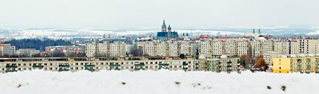 Panorama Hradce Králové, jaké uvidí lidé pi procházce na vrku bývalé sjezdovky.
