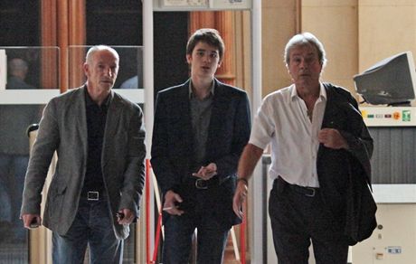 Alain Delon a jeho syn Alain-Fabien u soudu kvli porunictv (5. z 2010)