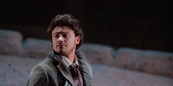 Vittorio Grigolo jako Rodolfo v Pucciniho opee La Boheme 