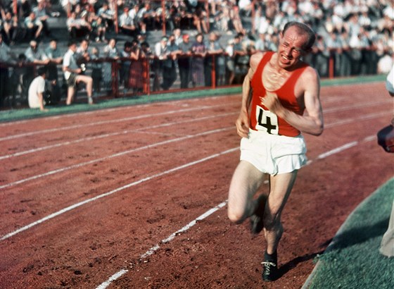 1952. Emil Zátopek si v Helsinkách dobhl pro olympijské zlato na trati 5 000