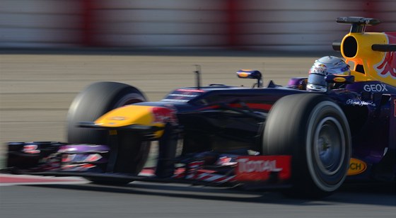 Sebastain Vettel pi testech v Barcelon.