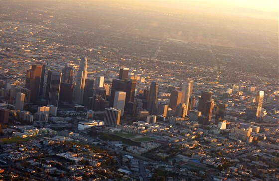 Sted msta (Downtown) Los Angeles pes den kypí ivotem, v noci je prakticky...