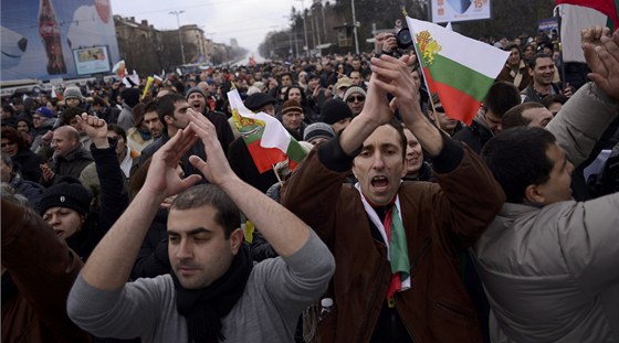 Kroky bulharské prokuratury proti EZ byly odstartovány masovými protesty v ulicích proti cenám elektiny.