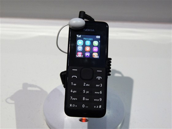 Nokia 105 na veletrhu MWC v Barcelon