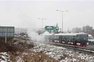 Na Jin spojce dnes hoel autobus.