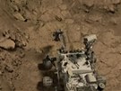 Animace, jak sonda Curiosity odebrala prvn vzorek navrtan pod povrchem Marsu.