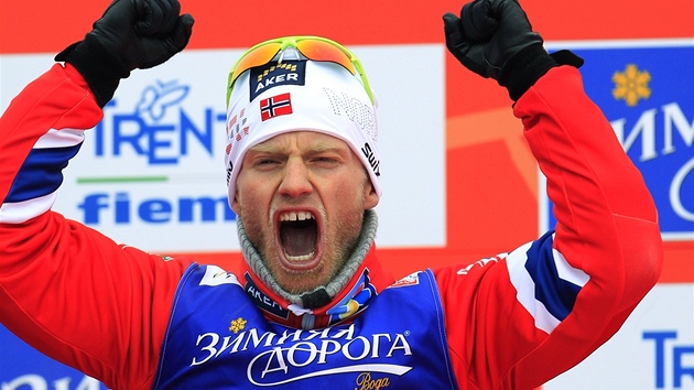 HUR, STBRO! Martin Johnsrud Sundby z Norska si druhho msta z mistrovstv svta hodn v.