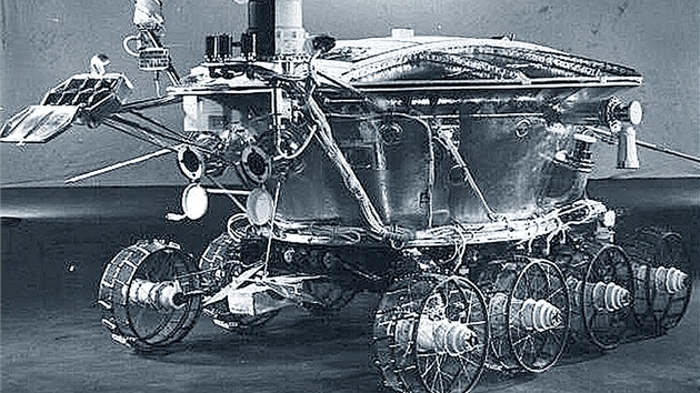 Vesmrnm rekordmanem je sovtsk vozidlo Lunochod 2. Na povrchu Msce ujelo od ledna do ervna 1973 celkem 37 kilometr.