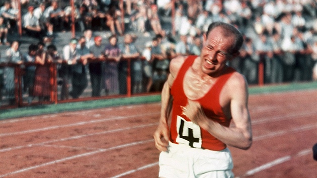 1952. Emil Zátopek si v Helsinkách dobhl pro olympijské zlato na trati 5 000