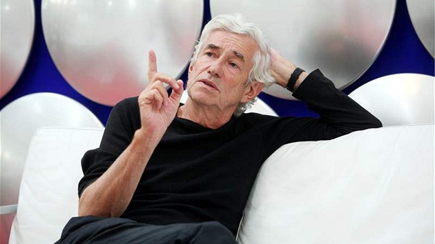 Největším úspěchem Jana Kaplického je prestižní cena Stirling Prize, kterou získal za stavbu centra pro novináře na londýnském hřišti Lord‘s.