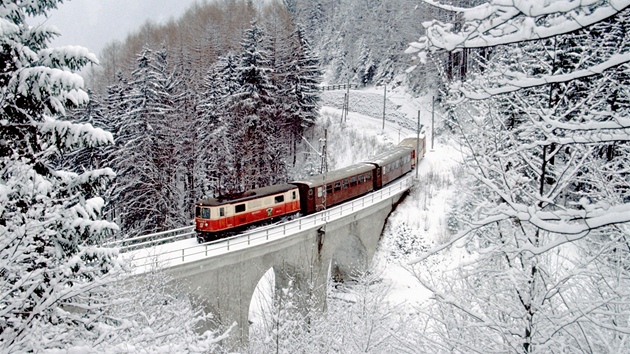 Zimn pohled na Mariazellskou drhu (Heugraben Viadukt)