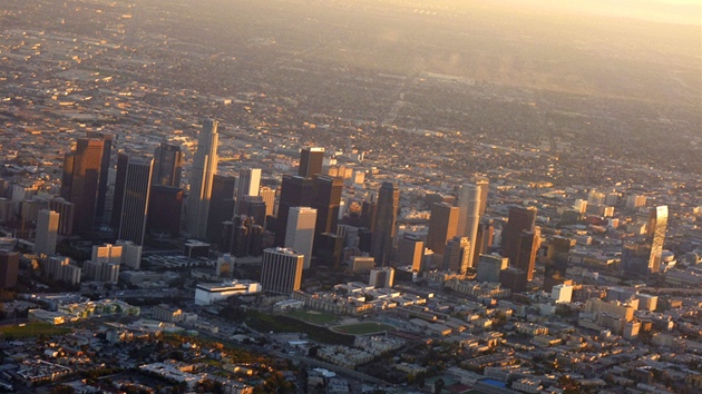 Sted msta (Downtown) Los Angeles pes den kypí ivotem, v noci je prakticky...