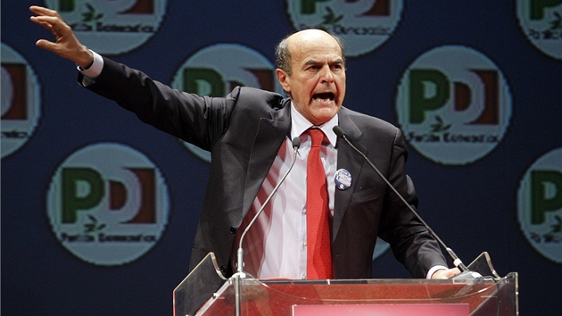 Favoritem voleb je levicov Demokratick strana, kterou vede Pier Luigi Bersani.