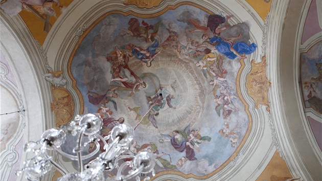 Kupole kostela sv. Ji a sv. Martina v Martnkovicch, jak ji vyzdobil F. A. Scheffler baroknmi freskami. Hlavn vjev zachycuje vtn sv. Ji na nebesch.