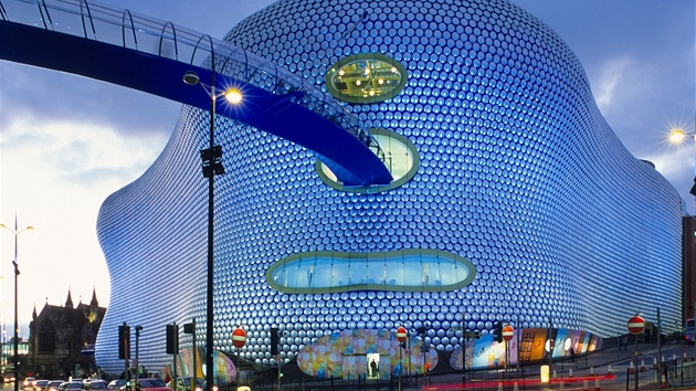 Obchodn dm Selfridges (Birmingham) od Jana Kaplickho zskal nominaci na cenu Miese van der Rohe. 
