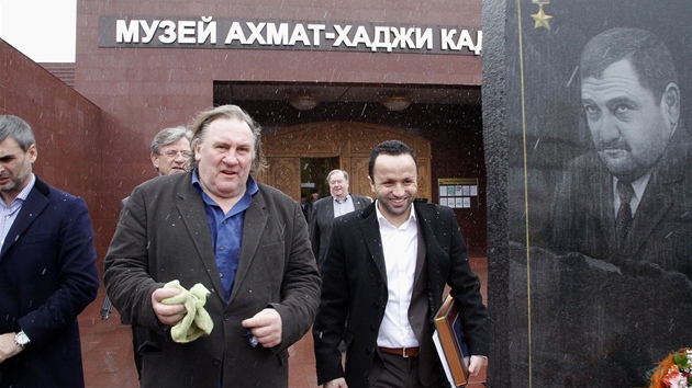 Grard Depardieu navtvil muzeum Achmada Kadyrova (Groznyj, 24. nora 2013).
