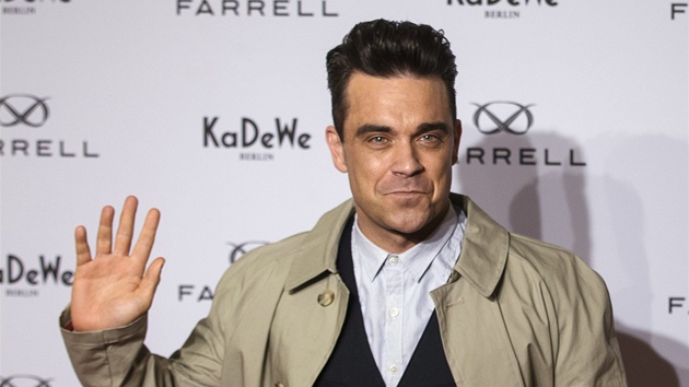 Robbie Williams v Berln, kde pedstavil svou mdn kolekci znaky Farrell (26. nora 2013).