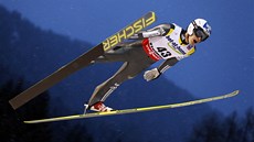 BEZ MEDAILE. eský skokan na lyích Jan Matura plachtí v závod mistrovství