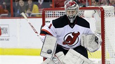 VE SPRÁVNÉM POSTOJI. Johan Hedberg, brankář New Jersey, kryje ránu Alexandra VE SPRÁVNÉM POSTOJI. Johan Hedberg, brankář New Jersey, kryje ránu Alexandra