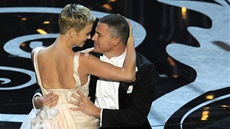 Oscar 2013 - Channing Tatum a Charlize Theron pi tanením vystoupení