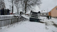 Převrácená cisterna s mlékem u obce Mlýny na Táborsku. Převrácená cisterna s mlékem u obce Mlýny na Táborsku.