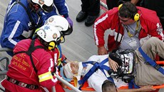 Jeden ze zranných divák pi nehod v závodu NASCAR v Dayton. 