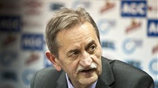 Teplický předseda představenstva Pavel Šedlbauer na tiskové konferenci před Teplický předseda představenstva Pavel Šedlbauer na tiskové konferenci před