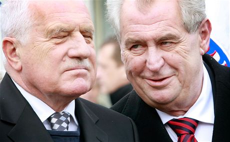 Bývalý prezident Václav Klaus a souasná hlava státu Milo Zeman.