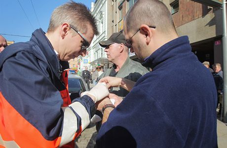 Oba aktéry rvaky oetovali zdravotníci pímo na zastávce U Práce. Okolnosti