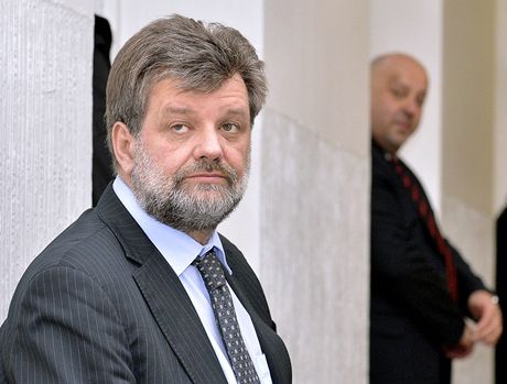 Ministr vnitra Jan Kubice (vlevo) piel 1. bezna k Obvodnímu soudu pro Prahu