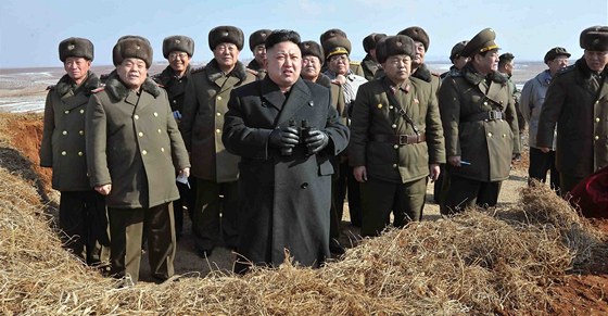 Severokorejský vdce Kim ong-un se svými generály