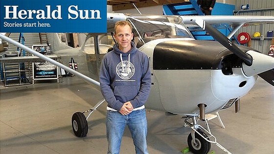 Britský pilot Jeremy Rowsell se rozhodl, e doletí z Austrálie do Londýna