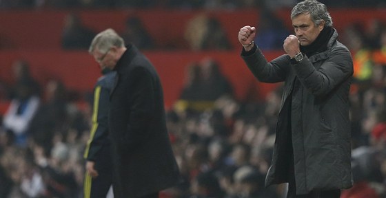 José Mourinho a Alex Ferguson bhem jara 2013, kdy se na hiti potkávali naposled.