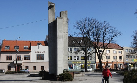 Podstavec, který v Hulín zbyl po bust Lenina.