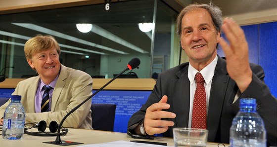 Europoslanec Jo Leinen (na snímku vpravo) je známý svou ostrou kritikou Václava