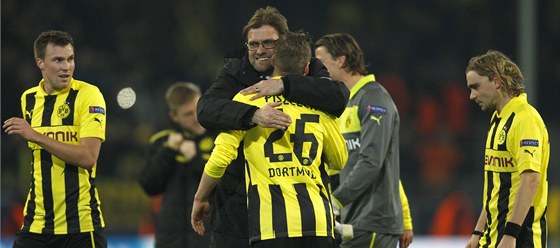 Jürgen Klopp, trenér Dortmundu, se svými svenci
