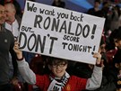 Ronaldo, nedvej nm gl, vzkazovali fanouci Manchesteru United hvzd Realu...