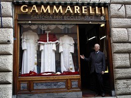 V ulici Via Santa Chiara poblí Pantheonu jsou k vidní ti sady obleení ve...