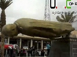 Stren sochy nkdejho syrskho prezidenta Hfize Asada ve mst Rakk (4.