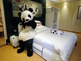 PANDÍ HOTEL. V ínské provincii S'-chuan na úpatí hory Emei otevou v kvtnu...